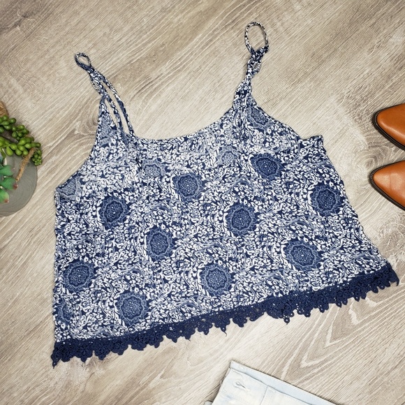 L.A. Hearts Medium floral blue and white top - Picture 7 of 7